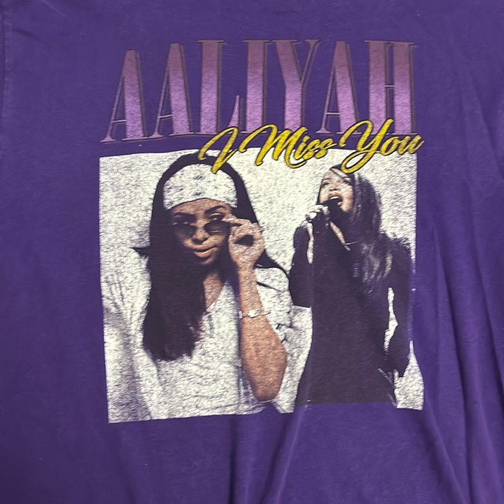 Aaliyah graphic shirt